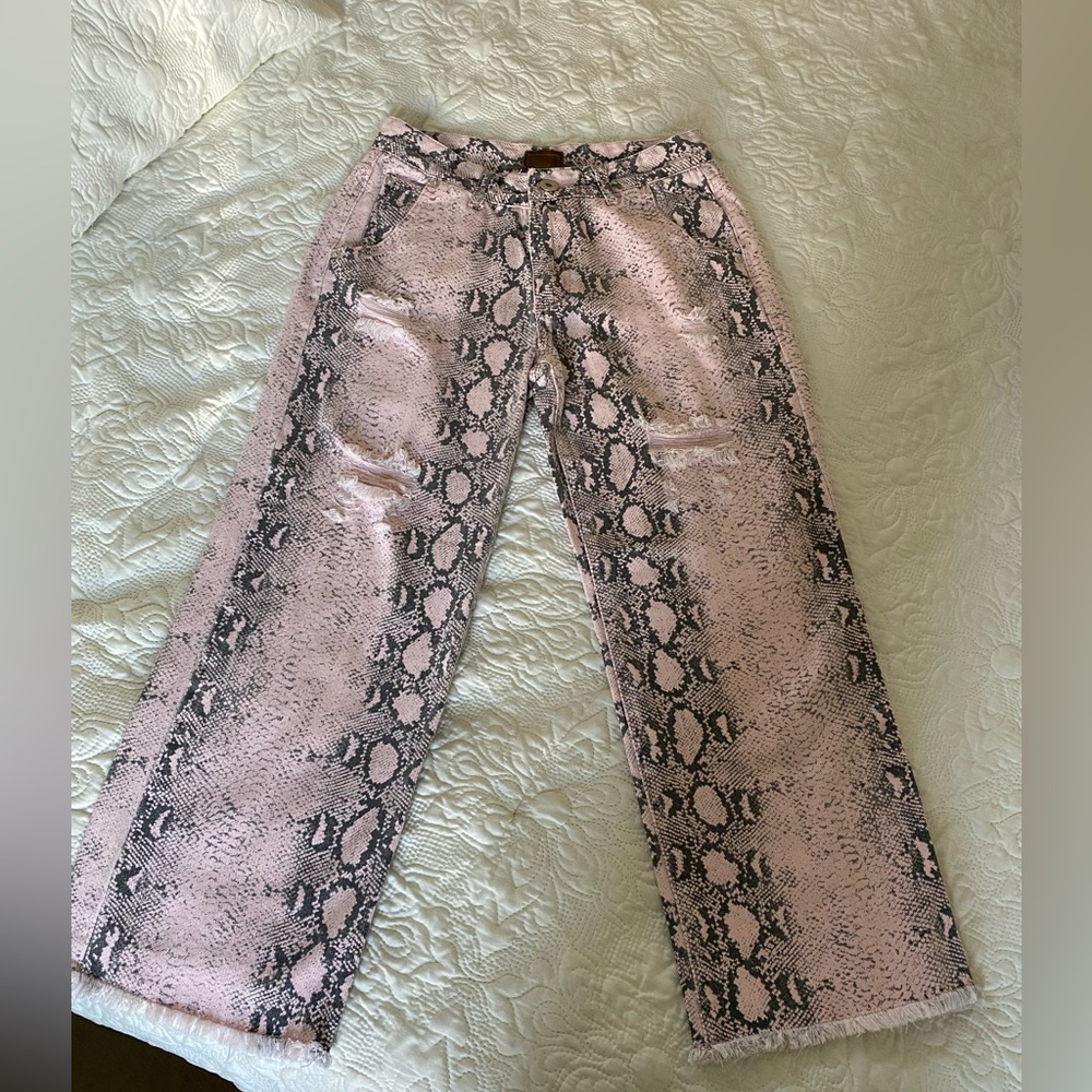 POL brand. Low waisted, zipper Jean material, crop (to ankles) wide legs